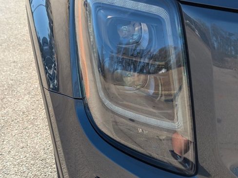 Used 2022 Kia Telluride SX w/ SX Prestige Package image 4