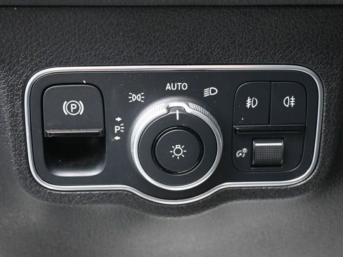 Used 2022 Mercedes-Benz GLB 250 4MATIC image 18