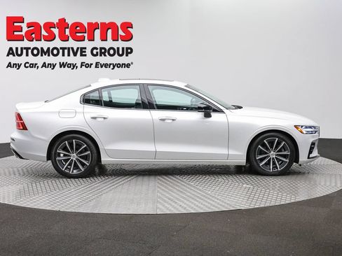 Used 2022 Volvo S60 B5 Inscription FWD image 4