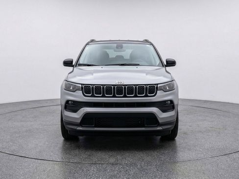 Used 2025 Jeep Compass Limited AWD/4WD image 2