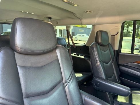 Used 2018 Cadillac Escalade ESV 2WD image 36