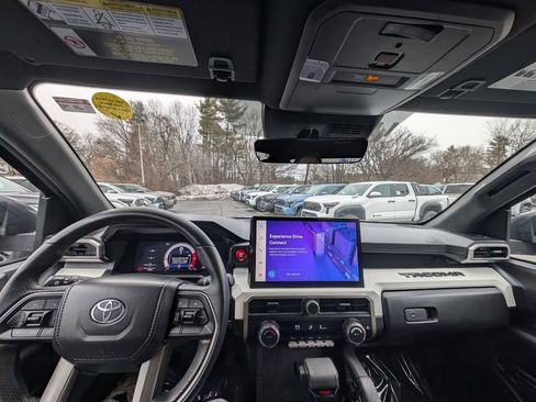 Certified 2024 Toyota Tacoma TRD Off-Road AWD/4WD image 20