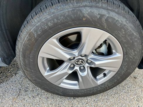 Used 2025 Toyota RAV4 XLE AWD/4WD image 11