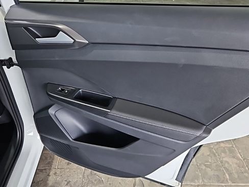 Used 2025 Volkswagen Taos SE image 15