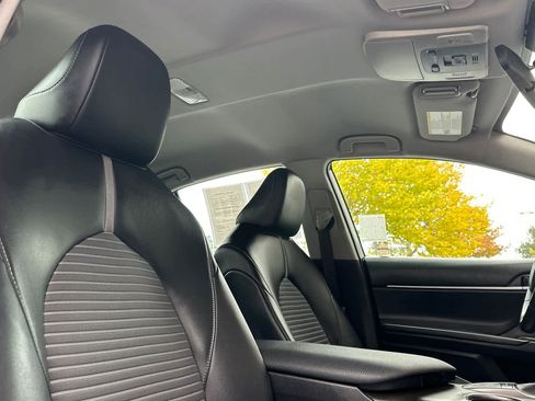 Certified 2022 Toyota Camry SE image 17