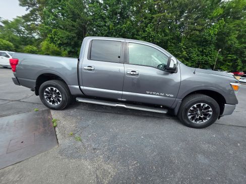 Used 2019 Nissan Titan SL w/ Off-Road Package AWD/4WD image 4
