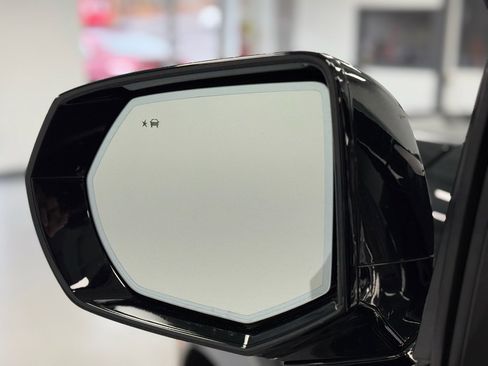 Used 2025 GMC Yukon XL Denali image 15