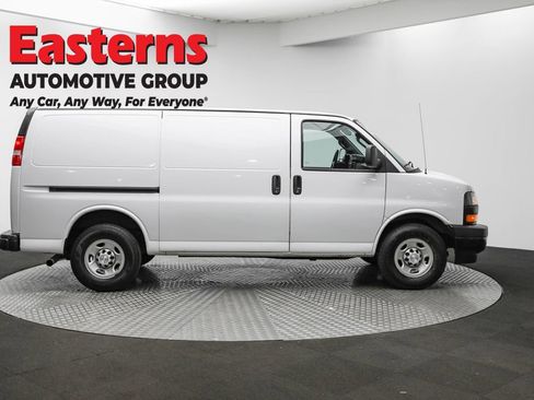 Used 2018 Chevrolet Express 2500 w/ Driver Convenience Package RWD image 4