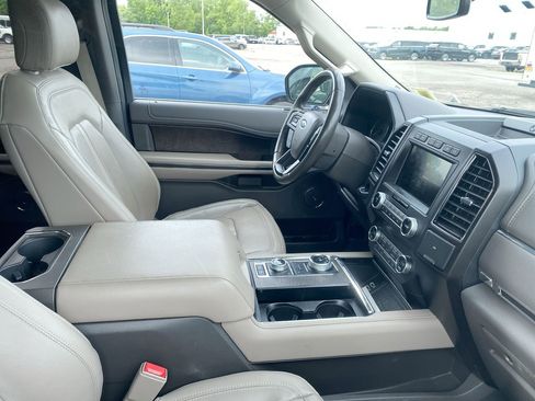 Used 2019 Ford Expedition Limited w/ Equipment Group 302A AWD/4WD image 4