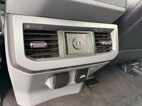 Used 2024 Ford F250 XLT w/ FX4 Off-Road Package image 15