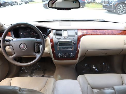 Used 2006 Cadillac DTS w/ Trunk Convenience Package FWD image 13