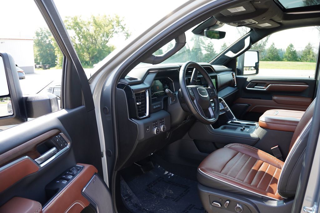 Certified 2025 GMC Sierra 3500 Denali Ultimate AWD/4WD image 16