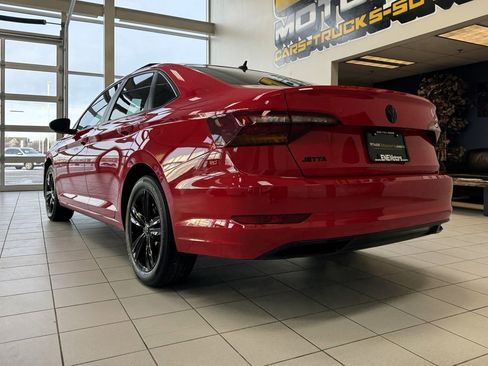 Used 2019 Volkswagen Jetta R-Line w/ R-Line Cold Weather Package image 4