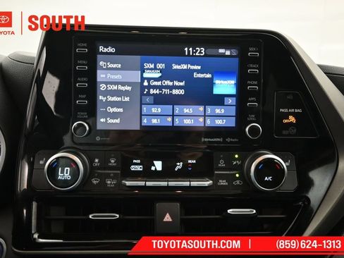 Used 2021 Toyota Highlander XLE AWD/4WD image 16