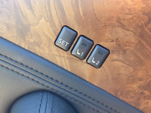 Used 2024 Nissan Armada SL w/ Captain's Chairs Package RWD image 28