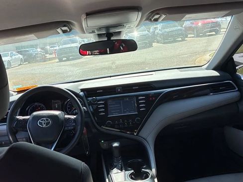Used 2018 Toyota Camry LE FWD image 18