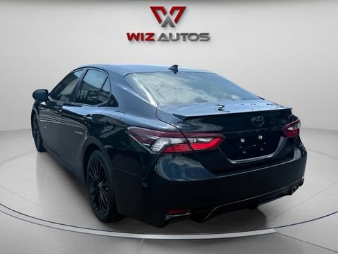 Used 2021 Toyota Camry SE w/ Convenience Package FWD image 3