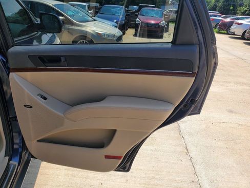 Used 2010 Hyundai Veracruz Limited w/ Navigation Pkg 3 FWD image 8
