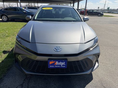 Used 2025 Toyota Camry SE image 8