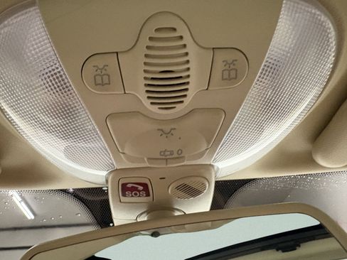 Used 2011 Mercedes-Benz SL 550 image 37