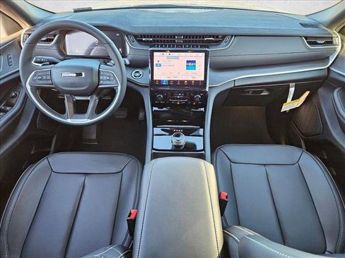 New 2025 Jeep Grand Cherokee Limited w/ Black Appearance Package image 14