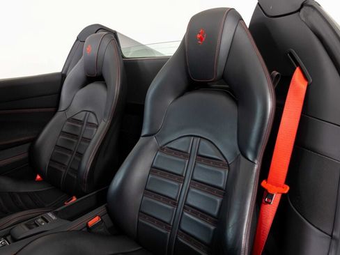 Used 2022 Ferrari F8 Tributo RWD image 31