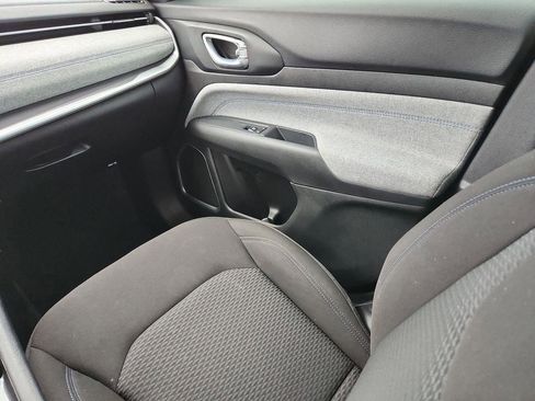 Used 2024 Jeep Compass Sport image 28