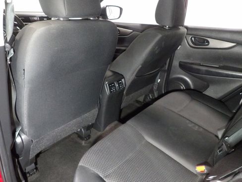 Used 2020 Nissan Rogue Sport S image 10