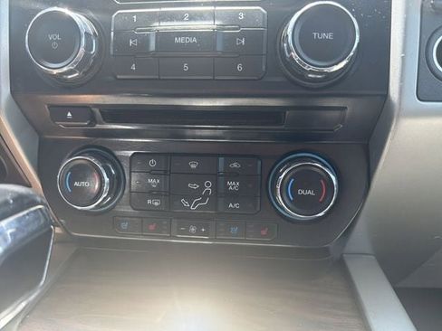 Used 2019 Ford F150 Lariat w/ Equipment Group 502A Luxury AWD/4WD image 29