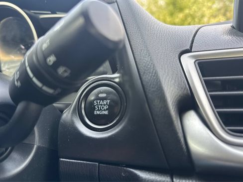 Used 2018 MAZDA MAZDA3 Sport FWD image 27