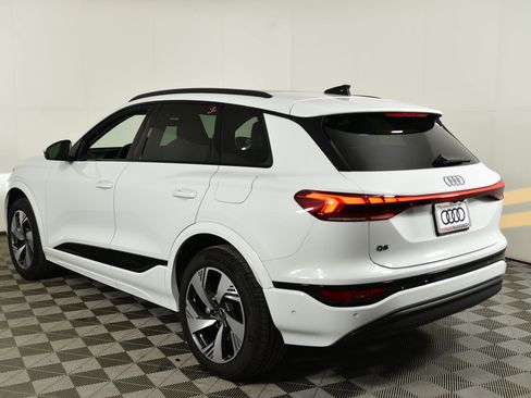 Used 2025 Audi Q6 e-tron Premium Plus w/ Premium Plus image 3