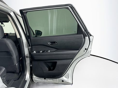 Used 2024 Nissan Pathfinder SV image 30