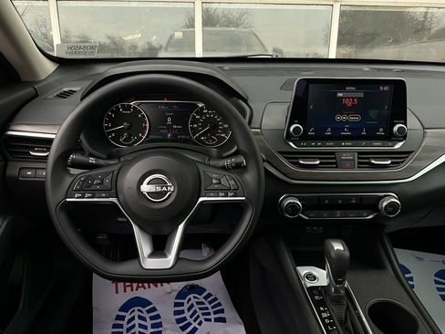 Used 2025 Nissan Altima 2.5 SV image 14