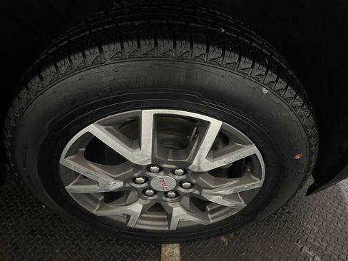 Used 2023 GMC Acadia SLE w/ Driver Convenience Package image 11