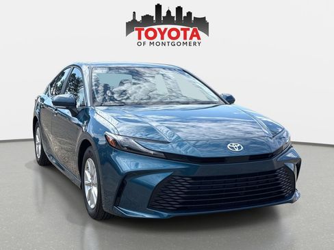 Used 2025 Toyota Camry LE w/ Convenience Package image 1