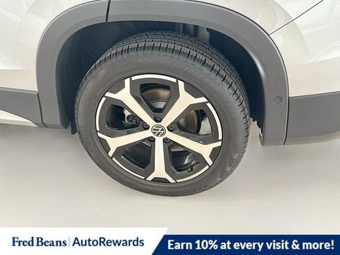 New 2025 Volkswagen Tiguan SE image 18