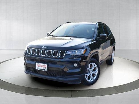 Used 2024 Jeep Compass Latitude AWD/4WD image 1