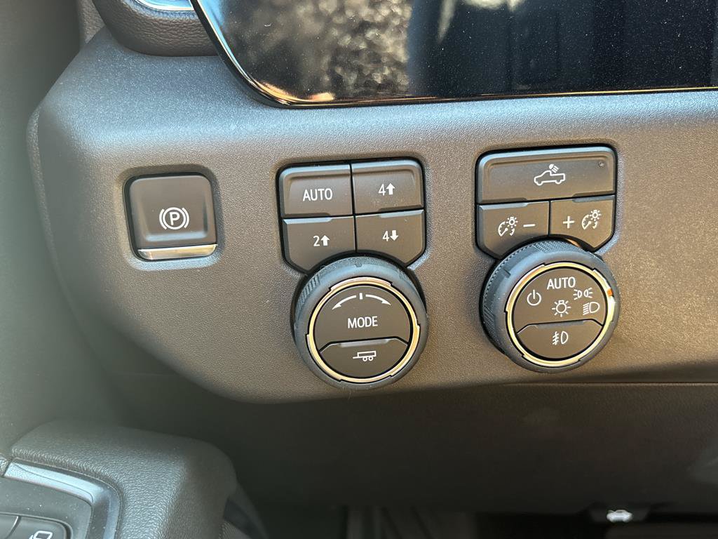 New 2026 Chevrolet Silverado 1500 RST w/ Dark Appearance Package AWD/4WD image 13