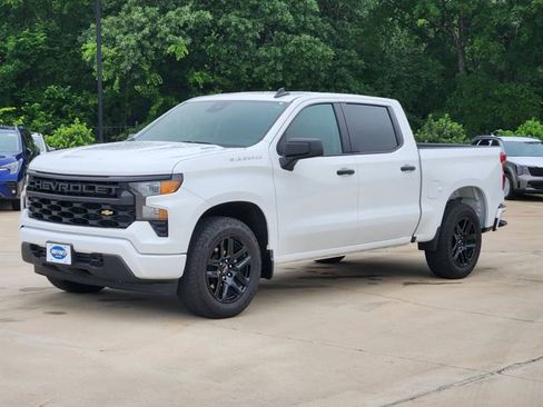 Used 2025 Chevrolet Silverado 1500 Custom RWD image 3