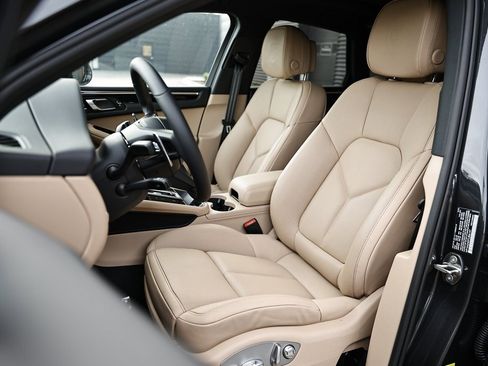 New 2026 Porsche Macan image 5