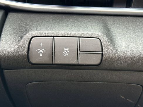 Used 2025 Hyundai Elantra SEL FWD image 35