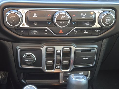 Used 2021 Jeep Wrangler Unlimited Sahara image 21