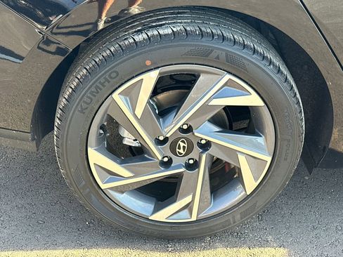 New 2025 Hyundai Elantra Sport image 17