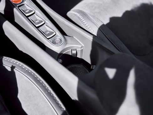 Used 2025 McLaren Artura Spider image 62