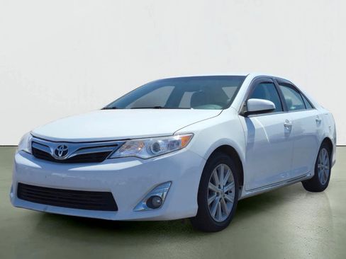Used 2013 Toyota Camry XLE FWD image 2