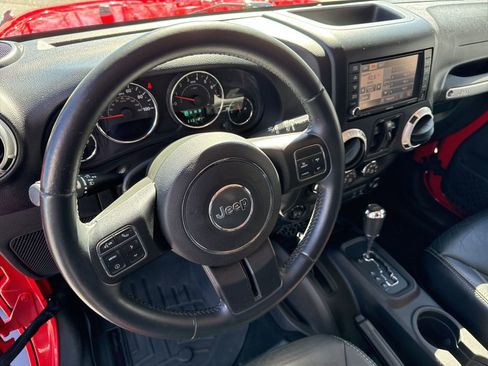 Used 2015 Jeep Wrangler Unlimited Sahara w/ Dual Top Group image 21