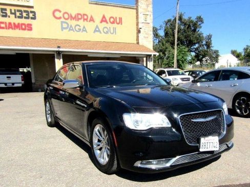 Used 2016 Chrysler 300 C RWD image 3