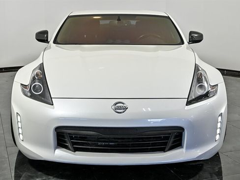 Used 2020 Nissan 370Z Coupe RWD image 4