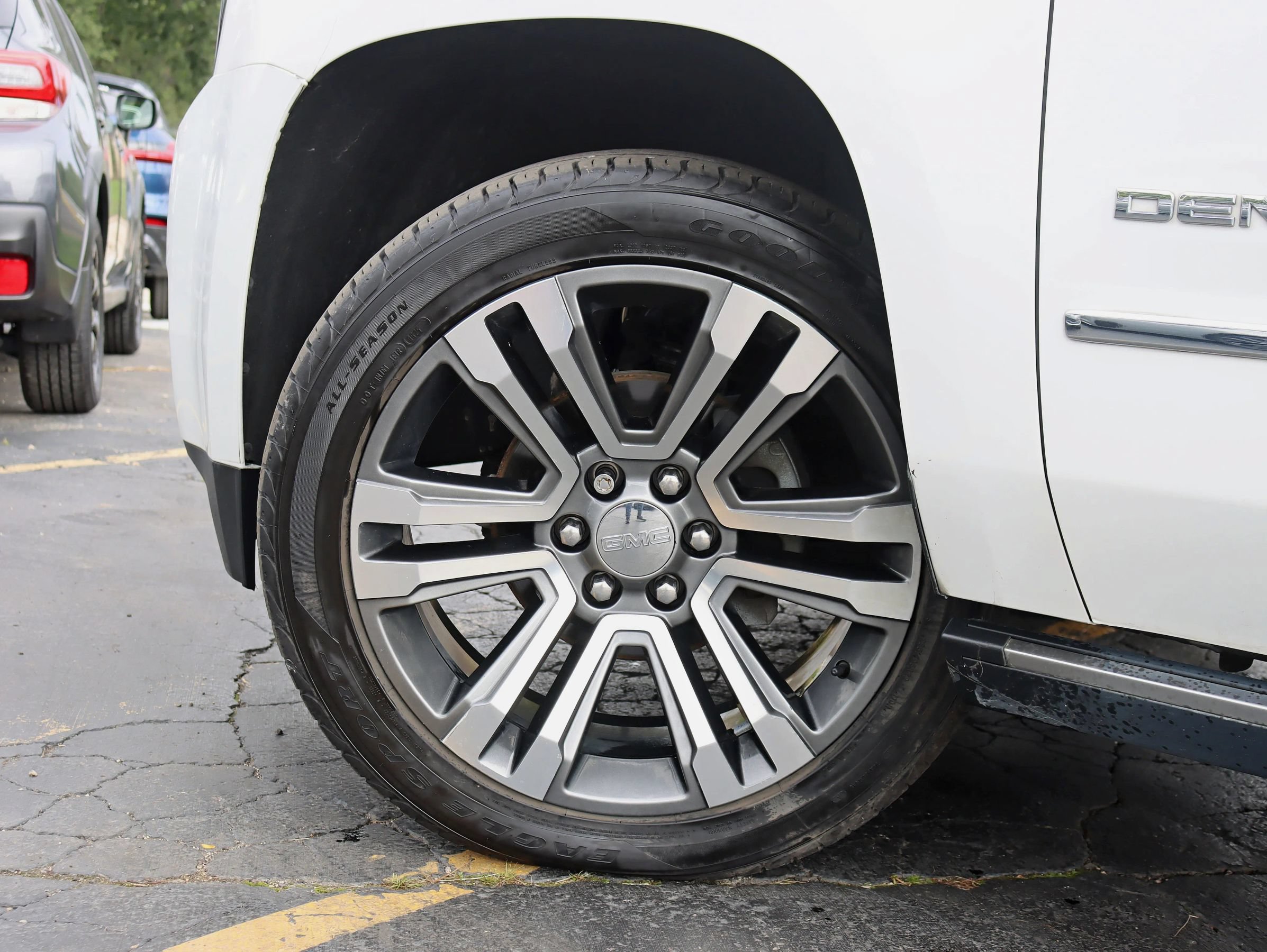 Used 2019 GMC Yukon XL Denali w/ Denali Ultimate Package AWD/4WD image 14