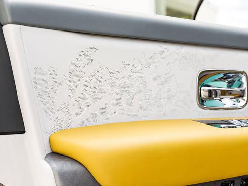 Certified 2025 Rolls-Royce Cullinan AWD/4WD image 28